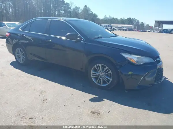 4T1BF1FK0HU401117 2017 TOYOTA CAMRY - Image 1