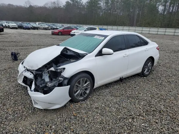 4T1BF1FK0HU401571 2017 TOYOTA CAMRY - Image 1