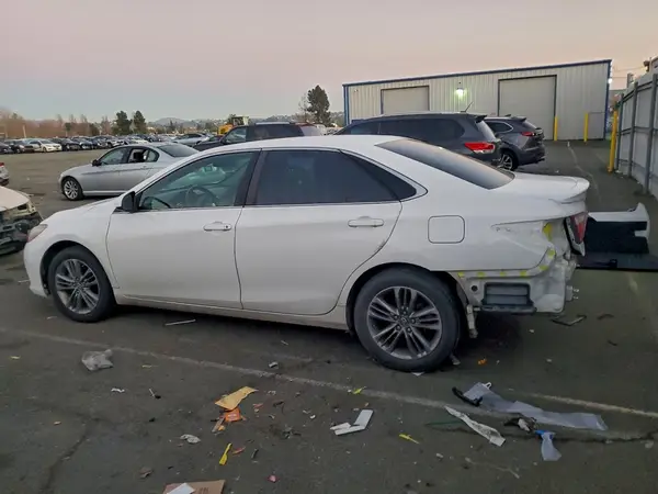 4T1BF1FK0HU402462 2017 TOYOTA CAMRY - Image 2