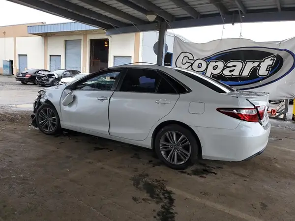 4T1BF1FK0HU402686 2017 TOYOTA CAMRY - Image 2