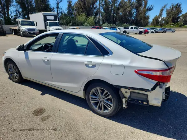 4T1BF1FK0HU403899 2017 TOYOTA CAMRY - Image 2