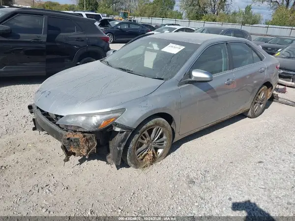 4T1BF1FK0HU404583 2017 TOYOTA CAMRY - Image 2