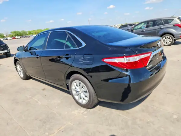 4T1BF1FK0HU405541 2017 TOYOTA CAMRY - Image 2