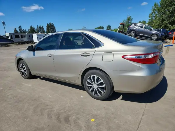 4T1BF1FK0HU406401 2017 TOYOTA CAMRY - Image 2
