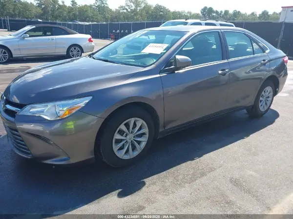 4T1BF1FK0HU406799 2017 TOYOTA CAMRY - Image 2