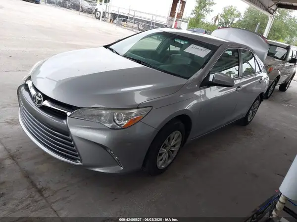 4T1BF1FK0HU409699 2017 TOYOTA CAMRY - Image 2