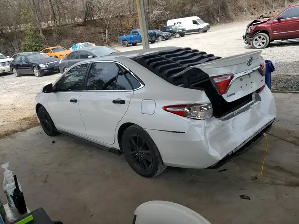 4T1BF1FK0HU410738 2017 TOYOTA CAMRY - Image 2