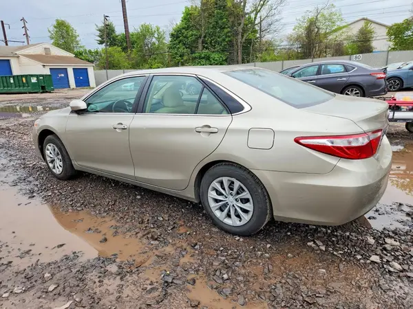 4T1BF1FK0HU411498 2017 TOYOTA CAMRY - Image 2