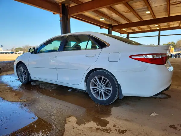 4T1BF1FK0HU413073 2017 TOYOTA CAMRY - Image 2