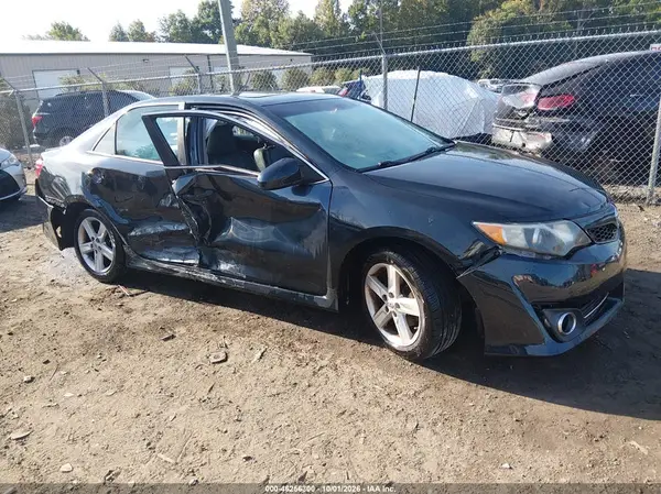4T1BF1FK0HU413946 2017 TOYOTA CAMRY - Image 1