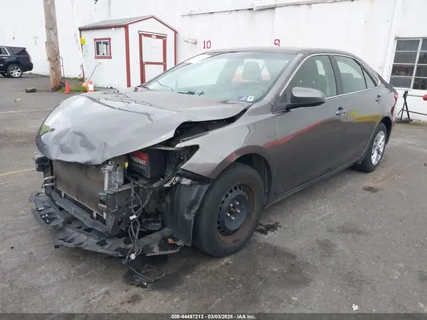 4T1BF1FK0HU414787 2017 TOYOTA CAMRY - Image 2