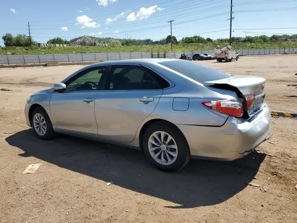4T1BF1FK0HU415163 2017 TOYOTA CAMRY - Image 2