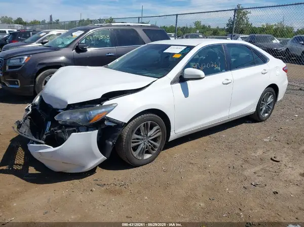4T1BF1FK0HU416233 2017 TOYOTA CAMRY - Image 2