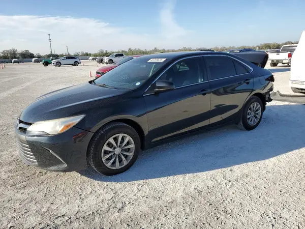 4T1BF1FK0HU417009 2017 TOYOTA CAMRY - Image 1