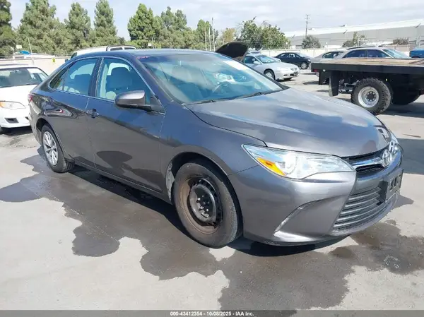 4T1BF1FK0HU420301 2017 TOYOTA CAMRY - Image 1