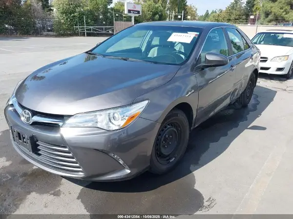 4T1BF1FK0HU420301 2017 TOYOTA CAMRY - Image 2