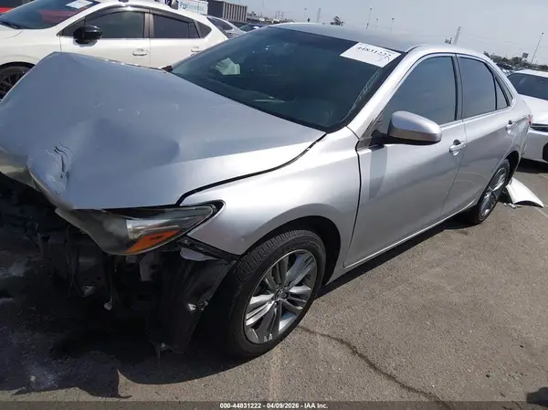 4T1BF1FK0HU422694 2017 TOYOTA CAMRY - Image 2