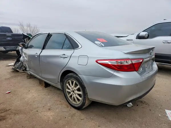 4T1BF1FK0HU425028 2017 TOYOTA CAMRY - Image 2