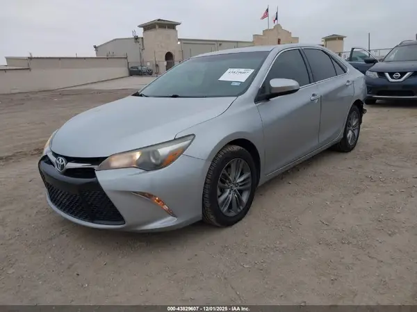 4T1BF1FK0HU425322 2017 TOYOTA CAMRY - Image 2