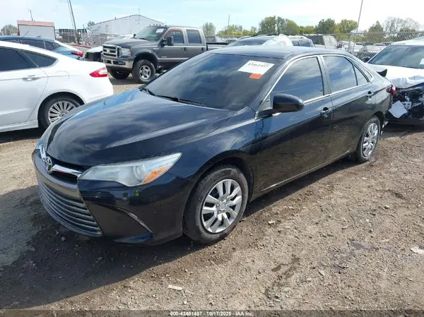 4T1BF1FK0HU425773 2017 TOYOTA CAMRY - Image 2