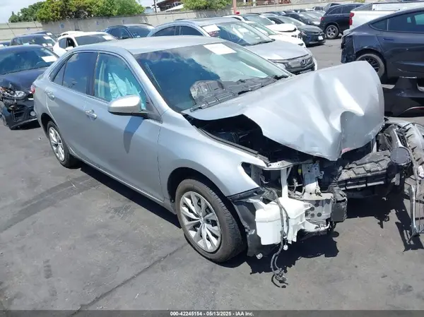 4T1BF1FK0HU427071 2017 TOYOTA CAMRY - Image 1