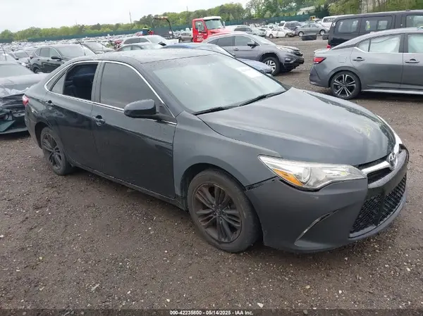 4T1BF1FK0HU431444 2017 TOYOTA CAMRY - Image 1