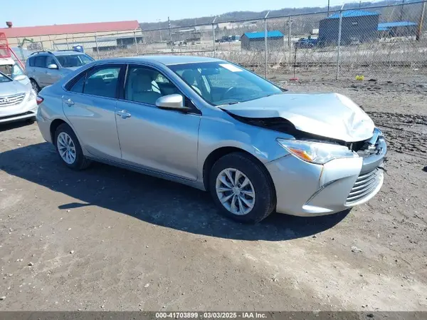 4T1BF1FK0HU433145 2017 TOYOTA CAMRY - Image 1
