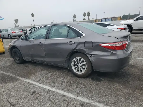 4T1BF1FK0HU435977 2017 TOYOTA CAMRY - Image 2