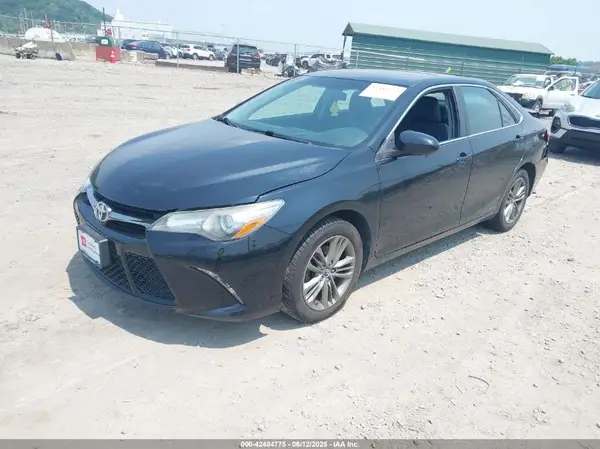4T1BF1FK0HU436076 2017 TOYOTA CAMRY - Image 2
