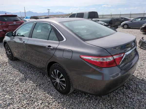4T1BF1FK0HU437681 2017 TOYOTA CAMRY - Image 2