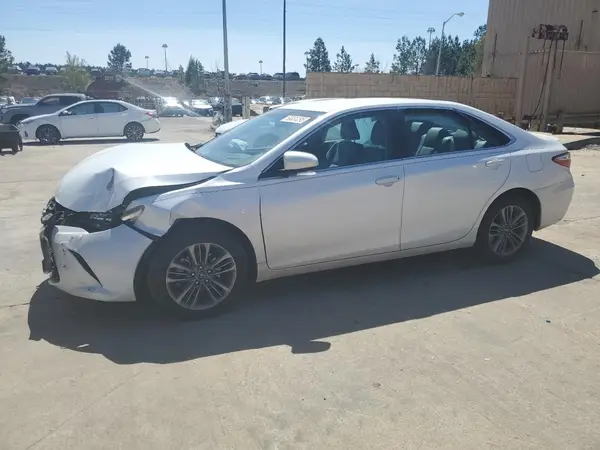 4T1BF1FK0HU438958 2017 TOYOTA CAMRY - Image 1