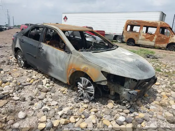 4T1BF1FK0HU439785 2017 TOYOTA CAMRY - Image 1