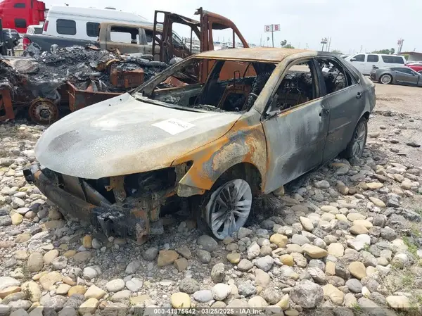 4T1BF1FK0HU439785 2017 TOYOTA CAMRY - Image 2