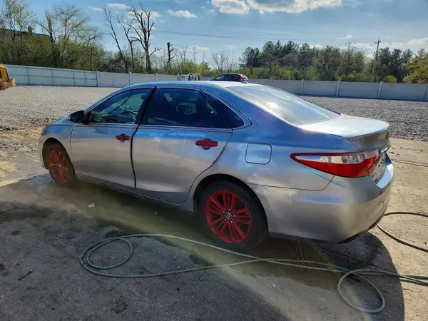 4T1BF1FK0HU442556 2017 TOYOTA CAMRY - Image 2