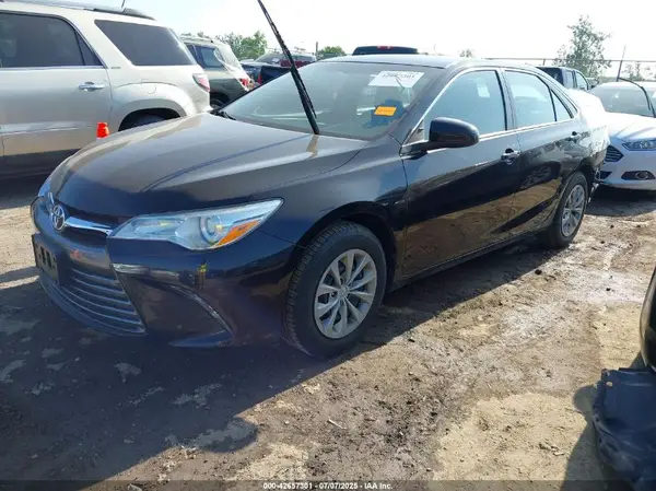 4T1BF1FK0HU444646 2017 TOYOTA CAMRY - Image 2