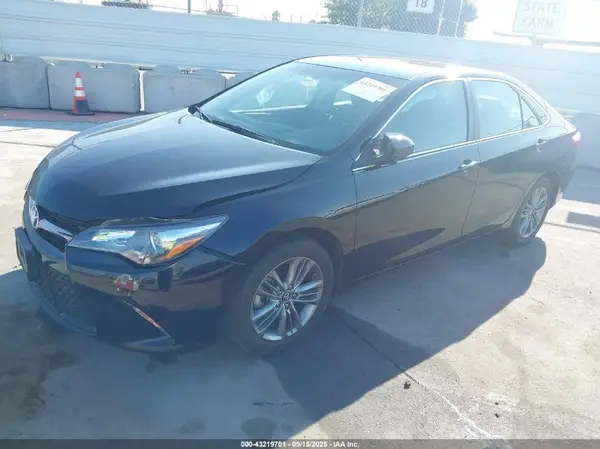 4T1BF1FK0HU445036 2017 TOYOTA CAMRY - Image 2