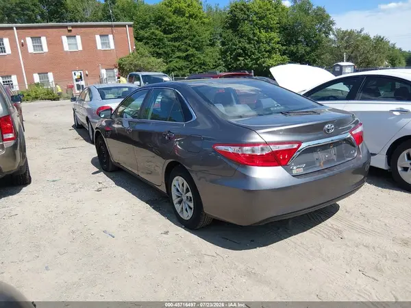 4T1BF1FK0HU445196 2017 TOYOTA CAMRY - Image 2