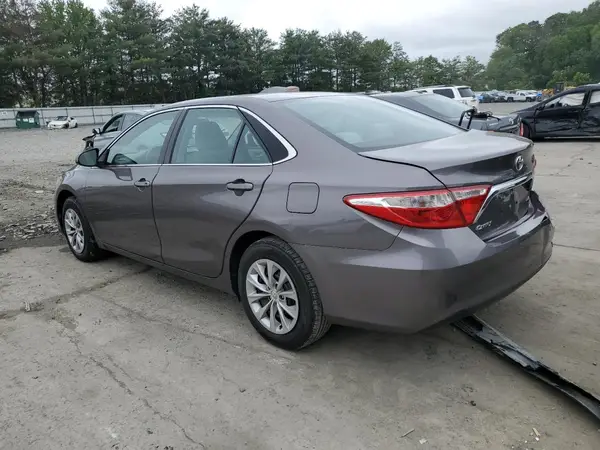 4T1BF1FK0HU447398 2017 TOYOTA CAMRY - Image 2