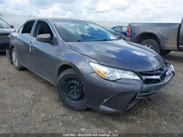 4T1BF1FK0HU447577 2017 TOYOTA CAMRY - Image 1