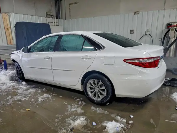 4T1BF1FK0HU447806 2017 TOYOTA CAMRY - Image 2