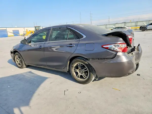 4T1BF1FK0HU447868 2017 TOYOTA CAMRY - Image 2