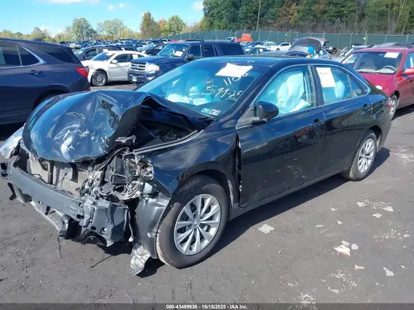 4T1BF1FK0HU450124 2017 TOYOTA CAMRY - Image 2