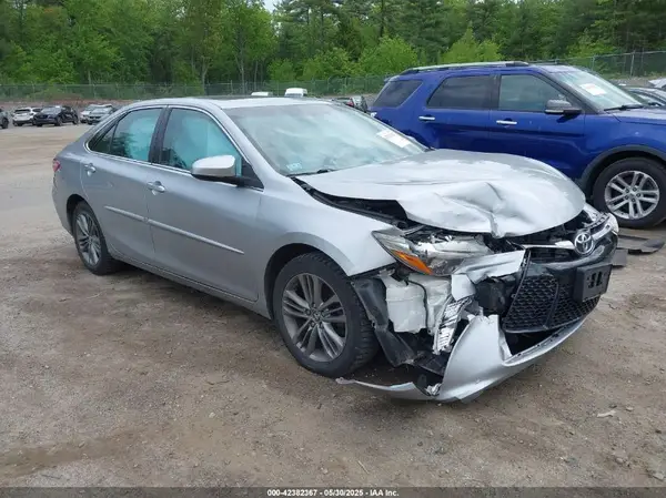 4T1BF1FK0HU450799 2017 TOYOTA CAMRY - Image 1