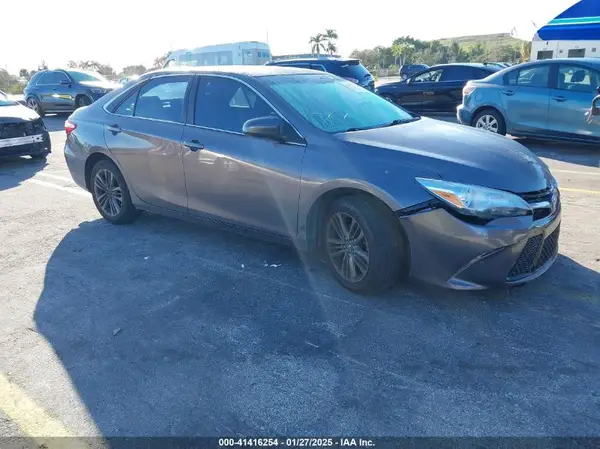 4T1BF1FK0HU451449 2017 TOYOTA CAMRY - Image 1