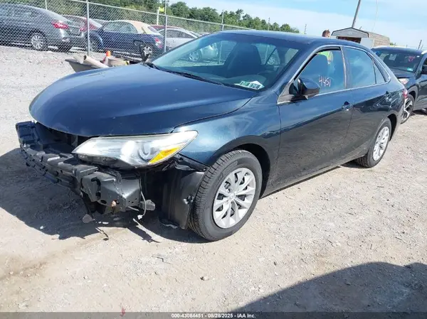 4T1BF1FK0HU615623 2017 TOYOTA CAMRY - Image 2