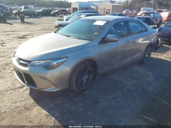 4T1BF1FK0HU616318 2017 TOYOTA CAMRY - Image 2