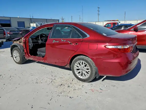 4T1BF1FK0HU621129 2017 TOYOTA CAMRY - Image 2