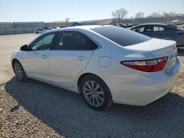 4T1BF1FK0HU621258 2017 TOYOTA CAMRY - Image 2