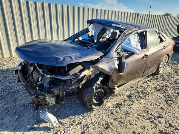 4T1BF1FK0HU622376 2017 TOYOTA CAMRY - Image 1