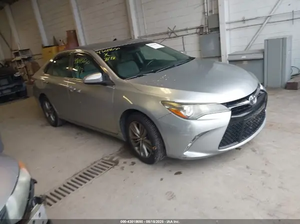 4T1BF1FK0HU625701 2017 TOYOTA CAMRY - Image 1